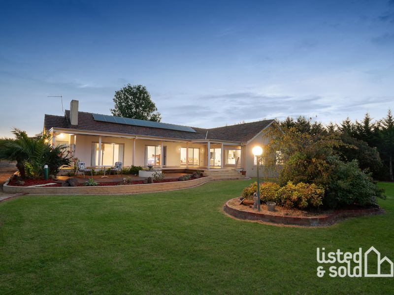 18 Dee Wy Road, NARRE WARREN SOUTH, VIC 3805 Australia