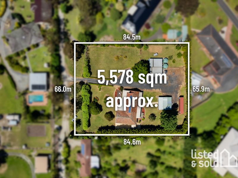 18 Dee Wy Road, NARRE WARREN SOUTH, VIC 3805 Australia