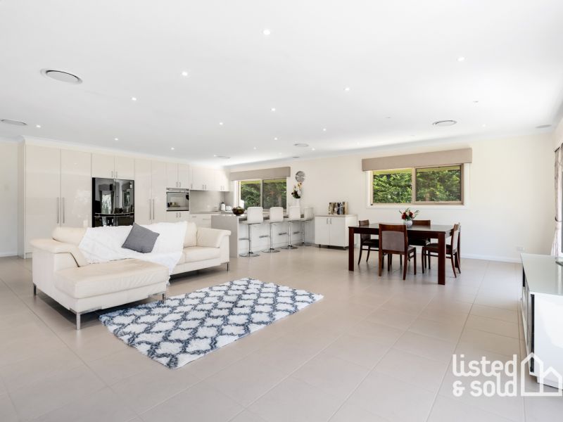 18 Dee Wy Road, NARRE WARREN SOUTH, VIC 3805 Australia