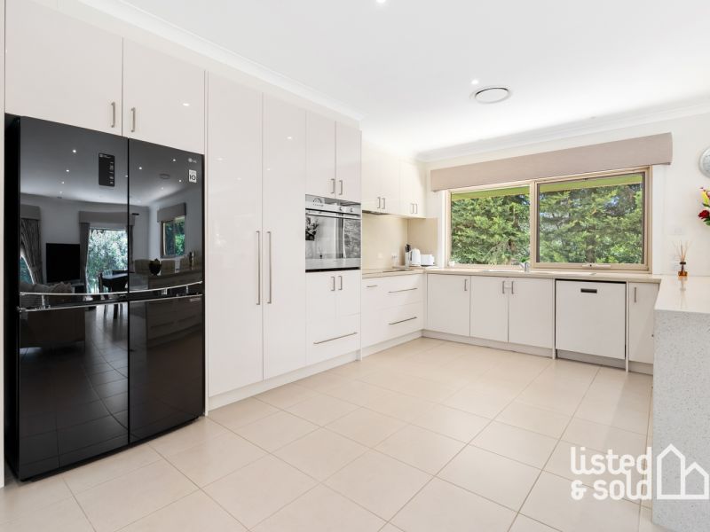 18 Dee Wy Road, NARRE WARREN SOUTH, VIC 3805 Australia