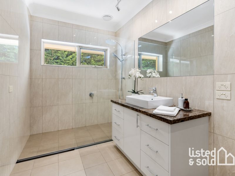 18 Dee Wy Road, NARRE WARREN SOUTH, VIC 3805 Australia